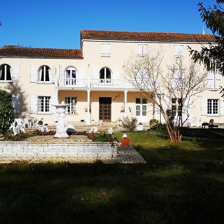 Le Clos Des Cedres B&B La Rochefoucauld Εξωτερικό φωτογραφία