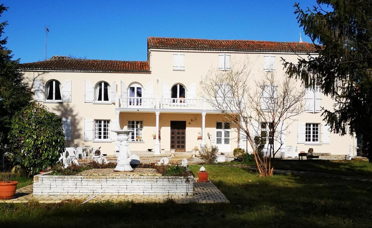 Le Clos Des Cedres B&B La Rochefoucauld Εξωτερικό φωτογραφία