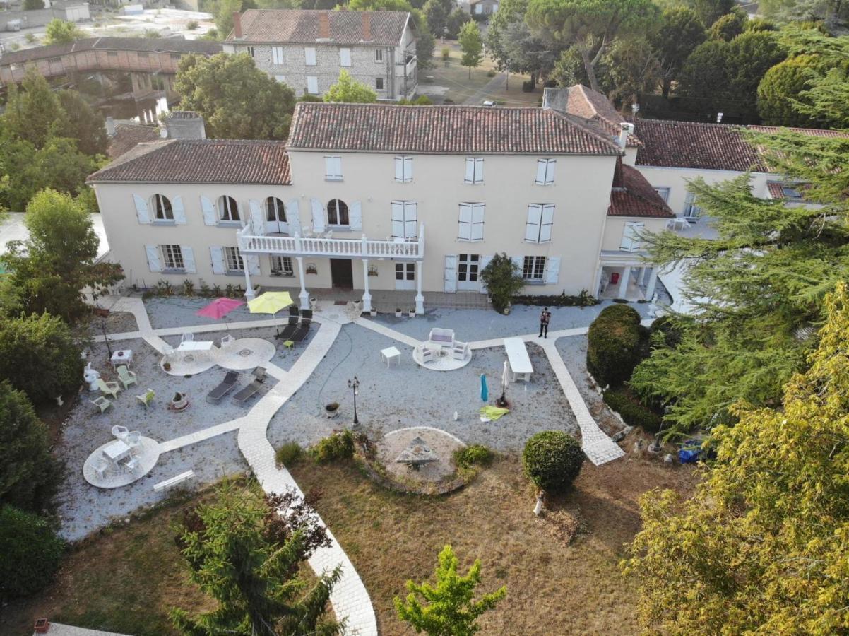 Le Clos Des Cedres B&B La Rochefoucauld Εξωτερικό φωτογραφία