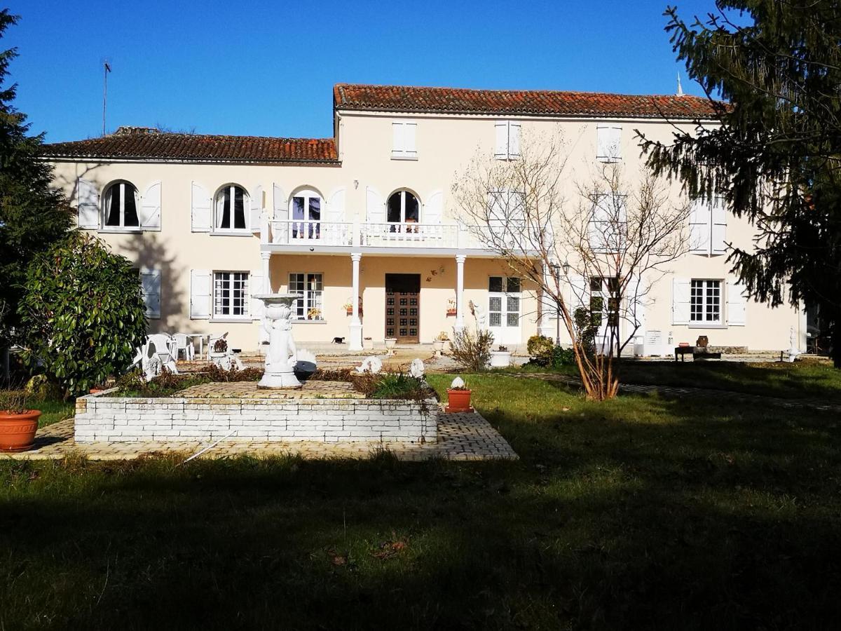 Le Clos Des Cedres B&B La Rochefoucauld Εξωτερικό φωτογραφία