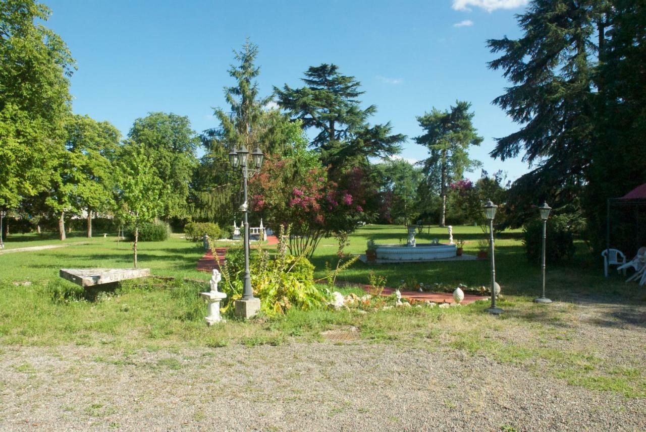 Le Clos Des Cedres B&B La Rochefoucauld Εξωτερικό φωτογραφία