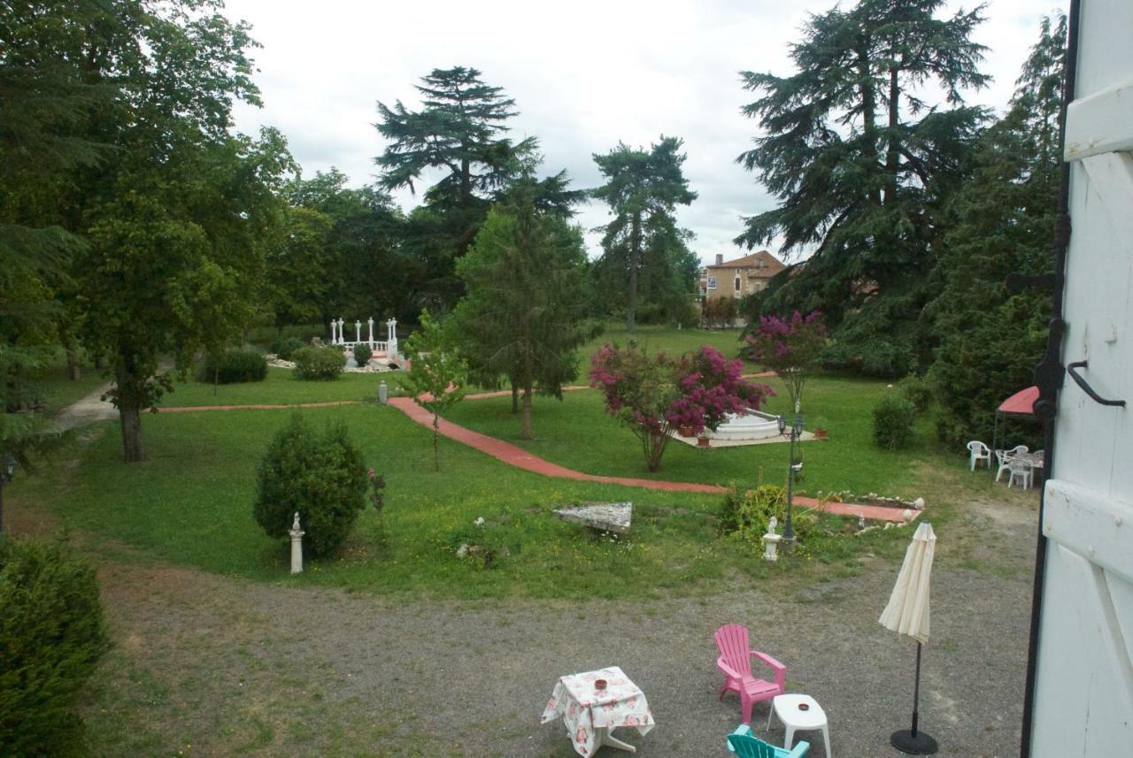 Le Clos Des Cedres B&B La Rochefoucauld Εξωτερικό φωτογραφία
